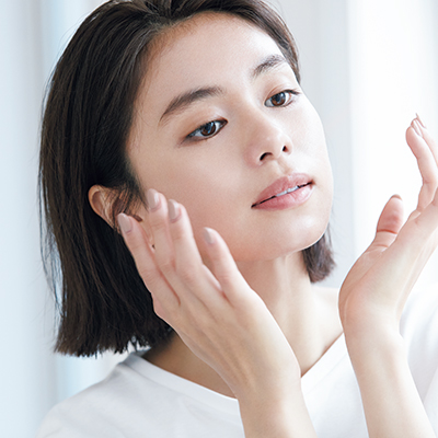 化粧水は手のひらたっぷり、洗顔するようにじゃぶじゃぶ保湿！｜長井かおりさんおすすめのアイテムでケア