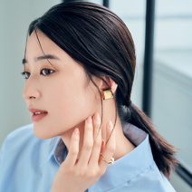 エスティ ローダーのダークグレーのアイラインでうるうるアイに♪ メイクのポイントを人気H&Mが解説