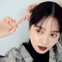 NARSの新作リップでパリっぽおしゃれ美人に♪ 今っぽい“薄盛り”バランスがポイント｜最旬美人顔メイク