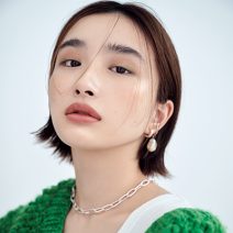 リンメルのカーキシャドウがポイント！ “抜け感モード美人”を作る簡単メイクテクとは？｜最旬美人顔メイク