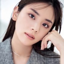 かっこいい美人印象はピンクアイが主役！ ワントーンでも今っぽく作るポイントは？