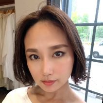 白髪隠しはダブルカラーで決まり！大人の外ハネショートボブのハイライトスタイル