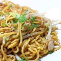 焼きそばの糖質と栄養まとめ｜ダイエット・美容への取り入れ方