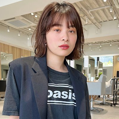 ナチュラルモードで柔らか見せ！表面レイヤーの抜け感ロブ｜最旬ヘアカタログ 