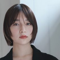 王道ボブをお洒落にスタイルUP！前上がりラインで顔の引き締め効果も｜最旬ヘアカタログ