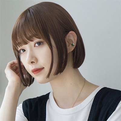 ぷつっとラインのミニボブでこなれ感を！目力UPのトレンドヘア｜最旬ヘアカタログ