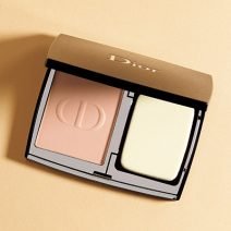【最新パウダーファンデーションランキング】粉っぽさゼロが必須条件に！ 美容賢者が選んだTOP3は？｜『美的』2022年下半期ベスコス
