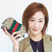 元・宝塚の紅ゆずるさんは自他ともに認める“リップマニア”｜ポーチの中身大公開