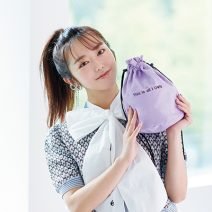 峯岸みなみさんのポーチの中身｜かわいらしさの秘密が満載♪スタメンコスメ大公開！