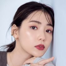 コスメデコルテのリップでセンスのいい美人に♪ プラムカラーが主役のモードなこなれメイク