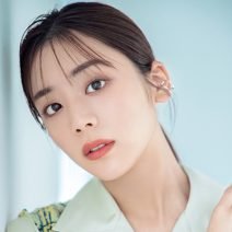 リップには血色感をプラス！ アディクションのカーキアイシャドウで優しい美人顔に♪