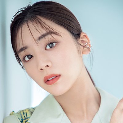 リップには血色感をプラス！ アディクションのカーキアイシャドウで優しい美人顔に♪
