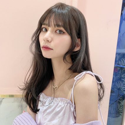 多毛さんや赤み黄みが気になる方におすすめの「カーキアッシュ」のレイヤーロング