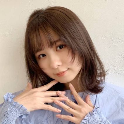 猫っ毛さんでも決まる！小顔効果◎のレイヤーウルフミディ秋色スタイル