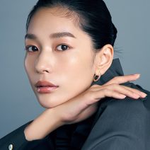 アディクションのファンデ＆下地でカバー力マスト世代の「素肌っぽツヤ肌」に！｜『美的』2月号付録違い版特別付録