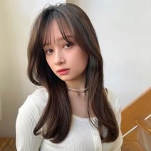 すっきり見せの韓国スタイル！簡単スタイリングでつくる色っぽロング｜最旬ヘアカタログ
