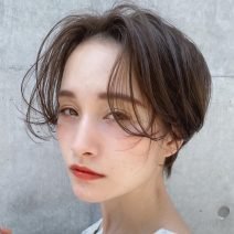 クールな中に女性らしさが光る・カッコ可愛い「ハンサムショート」