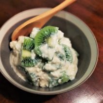 キウイ×豆腐で攻めの美肌ケア♪「キウイの白和え風サラダ」【Today’s SALAD #219】