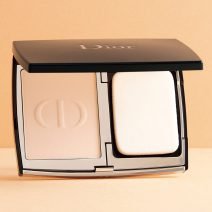 ディオールスキン フォーエヴァー コンパクト ナチュラル ベルベット