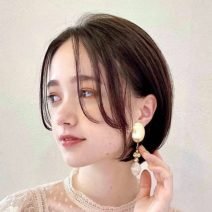 【2023年冬】大人気のショートボブでハイネックやマフラーをお洒落に