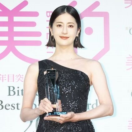 【贈賞式リポート】松本若菜さんが初代「美的GRANDベストビューティウーマン」に決定