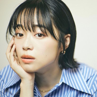 定番ヘアをお洒落にスタイルUP！暗髪＆ツヤ感重視の外ハネボブ｜最旬ヘアカタログ