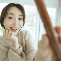 【動画付き】新連載「佐々木あさひの毎日ベスコス」品切れ必至！ 〇〇の〝薄眉〟マスカラ