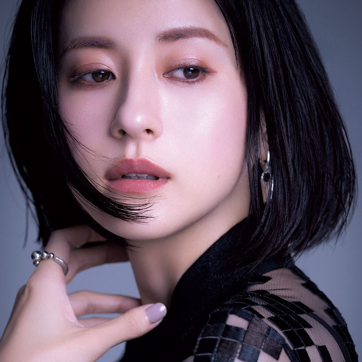 大人こそ似合う「ピンクメイク」濡れ艶チークでしなやかに強く｜美的GRAND