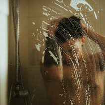 お風呂の入り方で肌がキレイになる！ 体の洗い方のポイントも｜あきば美容研究生のメンズ美容塾 vol.137
