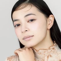 H＆M・小田切ヒロさん流【純欲な肌の作り方】ブルベ肌に仕立てチークは内に仕込む！