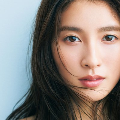土屋太鳳さん「お風呂上がりやパック後の透明感あふれる肌が理想」｜肌、メイク、ボディ…キレイを作る3つのキーワード