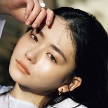 俳優・山田杏奈さんが透けるイエローのワントーンメイクでヘルシーな“透明感女子”に変身！