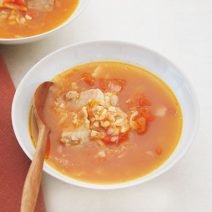腸活にもおすすめ！ 納豆が苦手な人でも食べられる「豚肉と納豆のピリ辛トマトスープ」
