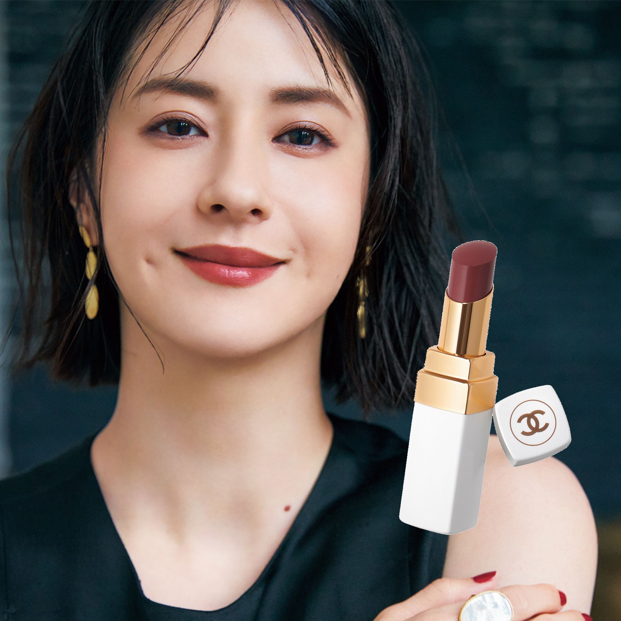松本若菜　顔アップ 松本若菜さんが変身。シャネルのローズリップで魅せる、力の抜けた色っぽさ｜美的GRAND | 美的.com