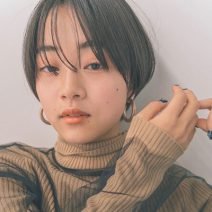 地毛風カラー＆目元ギリギリの2WAYバングで女っぽショートに！｜最旬ヘアカタログ