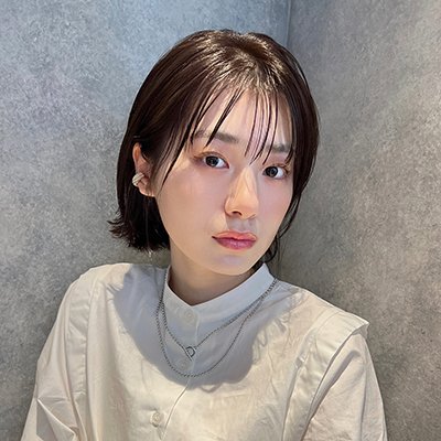 ビターチョコレートの地毛風カラー！シンプルボブはツヤ感＆透け感でお洒落に｜最旬ヘアカタログ