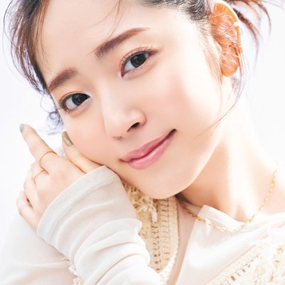 鈴木愛理×H&M 福岡玲衣｜「この春はヘルシーにベージュを使いたい気分」【太陽は、私の味方。】
