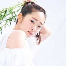 鈴木愛理×H&M 福岡玲衣｜「太陽の下ではブルーが色鮮やかに存在感を増してくれる」【太陽は、私の味方。】