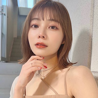 透明感カラーで上品に！顔まわりスッキリ見せの大人のくびれボブ｜最旬ヘアカタログ