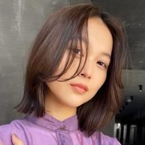 長め前髪で骨格補正も！顔周りニュアンス＆透明感ベージュのお洒落ロブ｜最旬ヘアカタログ