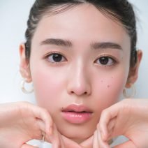 白石 聖さんが 『美的』6月号リップ特集で“奇跡のぷっくリップ”を披露｜プチプラコスメで4変化