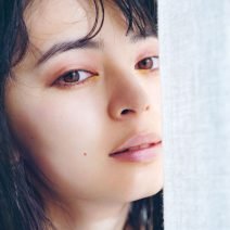 クリアツヤリップで今っぽさ満点♪ この春は新鮮なピュアリップを楽しんで！｜春のツヤリップメイク