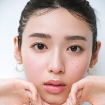 プチプラ透明グロスを使いこなしてあざとく盛ろう！ ポイントは上唇の山に入れるハイライト！？