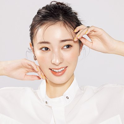 アウトドアシーンの“令嬢メイク”はファンデーションを変えて