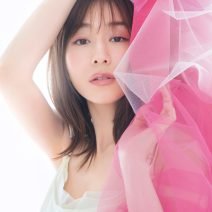 田中みな実さん「ナデシコの花言葉は古き良き日本女性のよう」｜花が言うには。 Vol.22