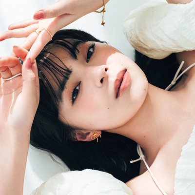 シャネルのツヤベージュリップで令嬢メイクにイノセントをプラス