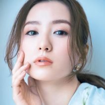 人気H&Mが提案する夏メイク「透ける夏色×囲み目ラインでレトロ感を演出」