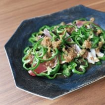 肌サビ撃退＋貧血予防にも効くおつまみサラダ！「鰹のたたきとパリピ」【Today’s SALAD #242】
