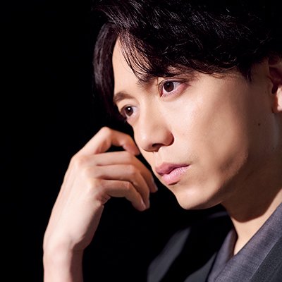 山崎育三郎「姿勢がいい人は素敵に見える」美しき佇いの秘密｜美的