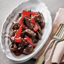 貧血改善レシピ｜臭みゼロ！ ごはんにもパンにも合う甘辛テイスト「鶏レバーと赤ピーマンの炒め煮」